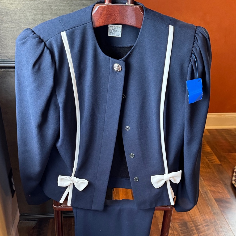 Leslie Fay Navy and White Women's Blazer + Skirt